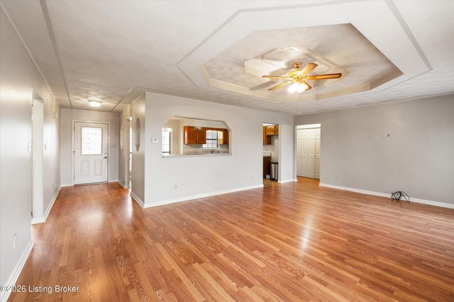 317 Centerview Dr, Shepherdsville, KY 40165