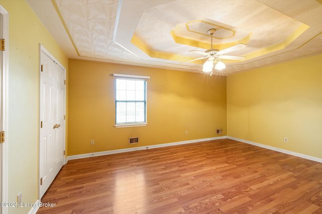 317 Centerview Dr, Shepherdsville, KY 40165