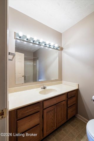 317 Centerview Dr, Shepherdsville, KY 40165