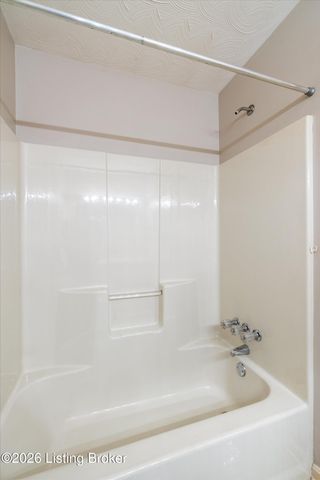 317 Centerview Dr, Shepherdsville, KY 40165