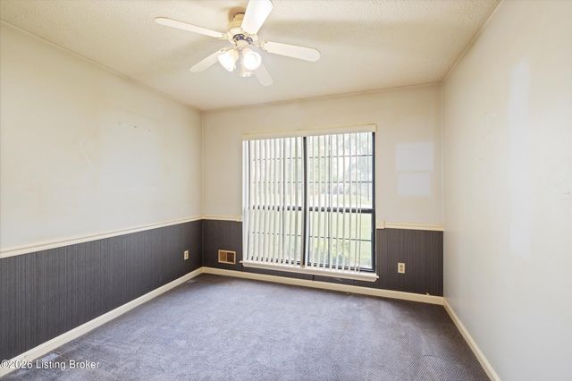 317 Centerview Dr, Shepherdsville, KY 40165