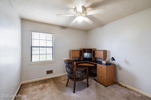 317 Centerview Dr, Shepherdsville, KY 40165