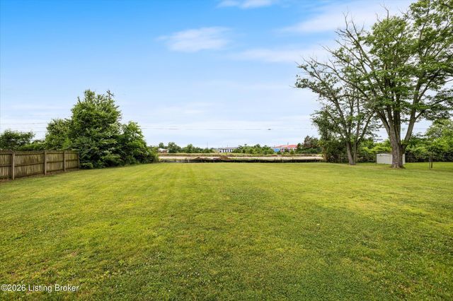 317 Centerview Dr, Shepherdsville, KY 40165