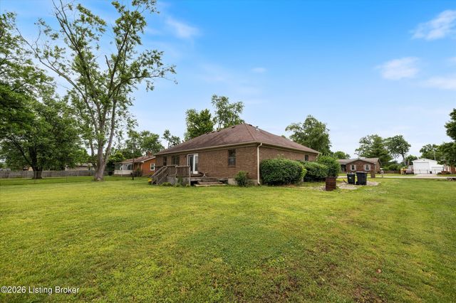 317 Centerview Dr, Shepherdsville, KY 40165