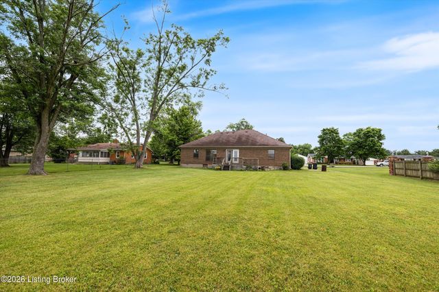 317 Centerview Dr, Shepherdsville, KY 40165