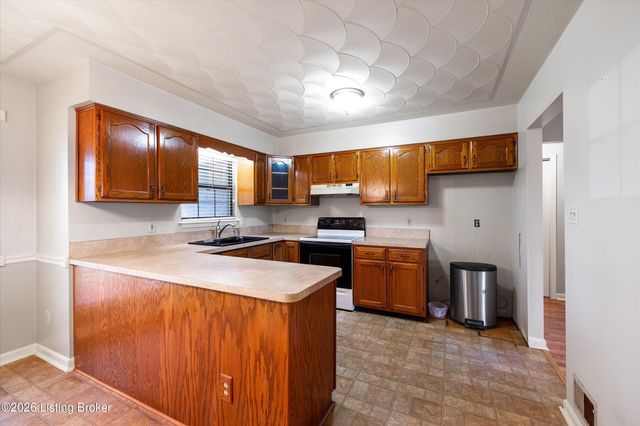 317 Centerview Dr, Shepherdsville, KY 40165