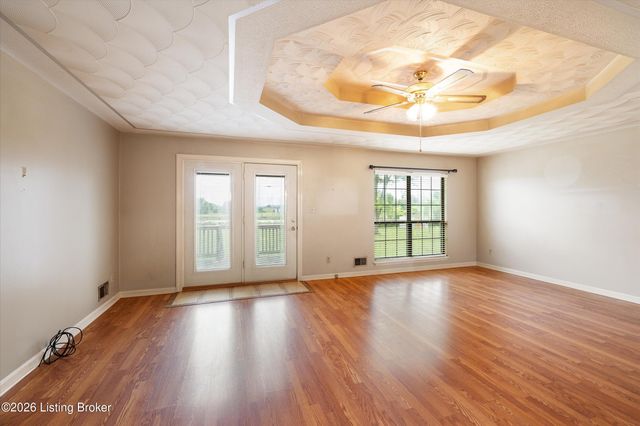 317 Centerview Dr, Shepherdsville, KY 40165