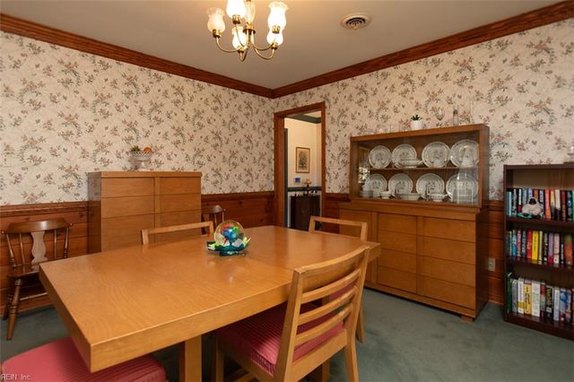 17 Walnut GRV, Newport News, VA 23606