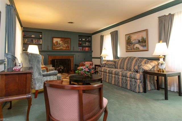 17 Walnut GRV, Newport News, VA 23606