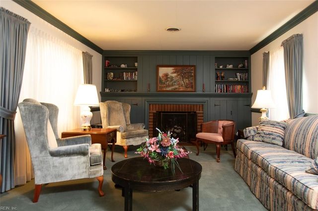 17 Walnut GRV, Newport News, VA 23606