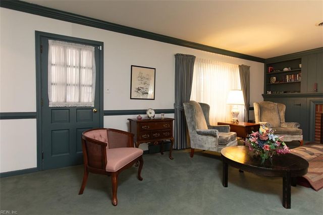 17 Walnut GRV, Newport News, VA 23606