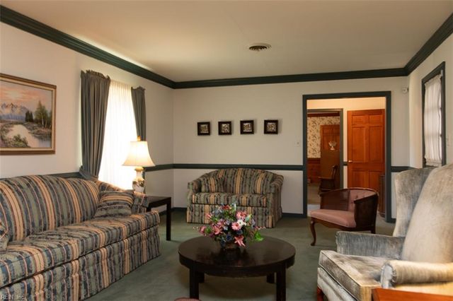 17 Walnut GRV, Newport News, VA 23606