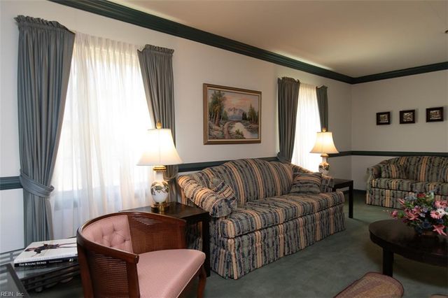 17 Walnut GRV, Newport News, VA 23606