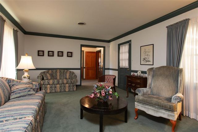 17 Walnut GRV, Newport News, VA 23606