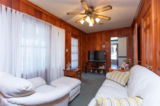 17 Walnut GRV, Newport News, VA 23606