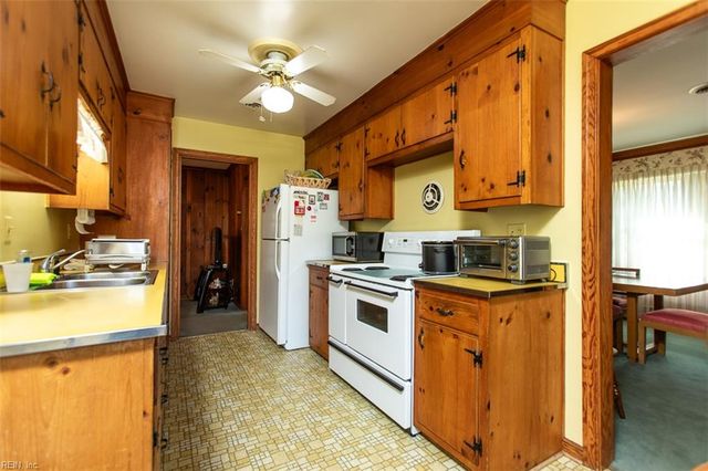 17 Walnut GRV, Newport News, VA 23606