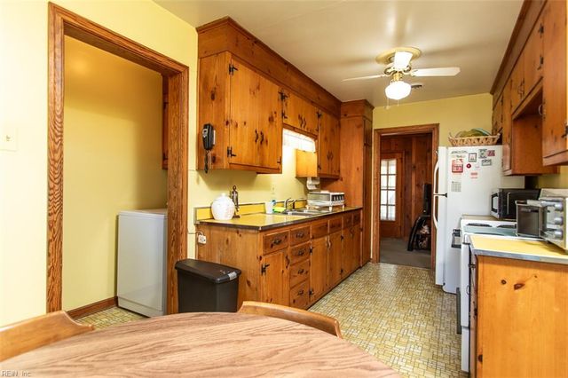 17 Walnut GRV, Newport News, VA 23606