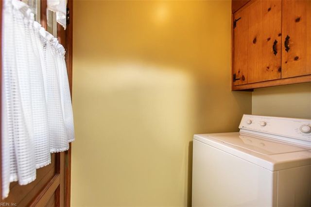 17 Walnut GRV, Newport News, VA 23606