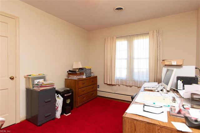 17 Walnut GRV, Newport News, VA 23606