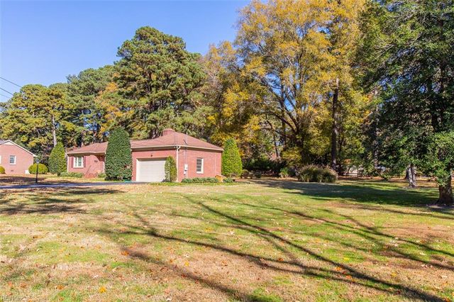 17 Walnut GRV, Newport News, VA 23606