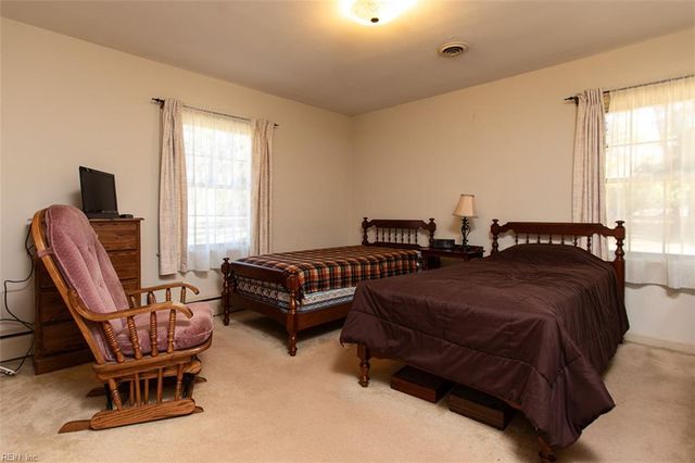 17 Walnut GRV, Newport News, VA 23606