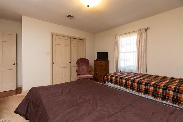 17 Walnut GRV, Newport News, VA 23606