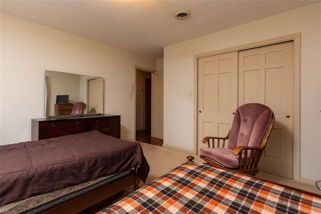 17 Walnut GRV, Newport News, VA 23606