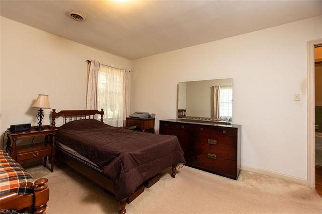 17 Walnut GRV, Newport News, VA 23606