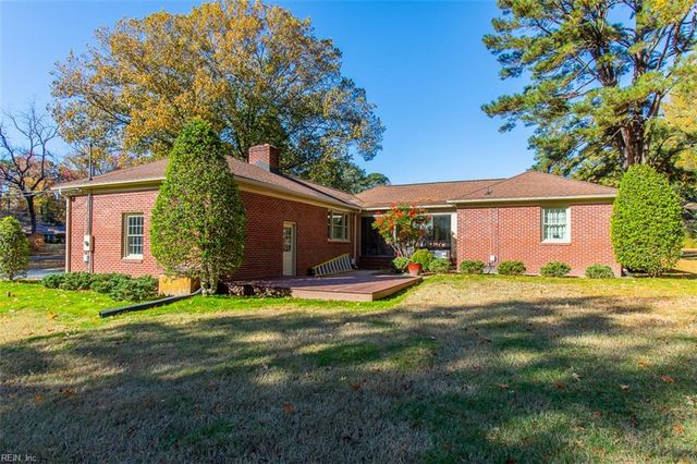 17 Walnut GRV, Newport News, VA 23606