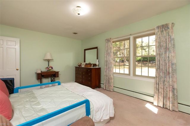 17 Walnut GRV, Newport News, VA 23606