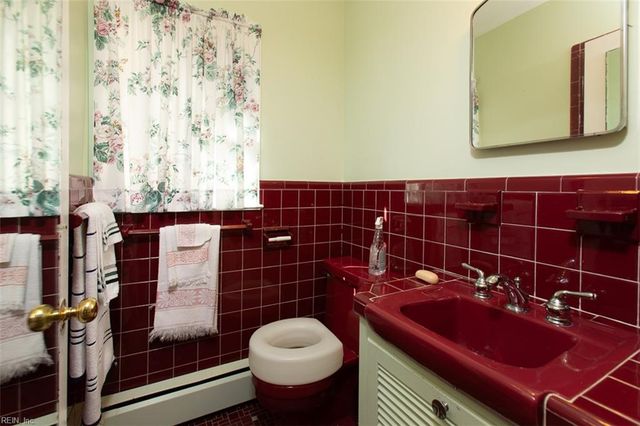 17 Walnut GRV, Newport News, VA 23606