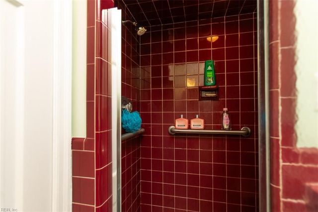 17 Walnut GRV, Newport News, VA 23606