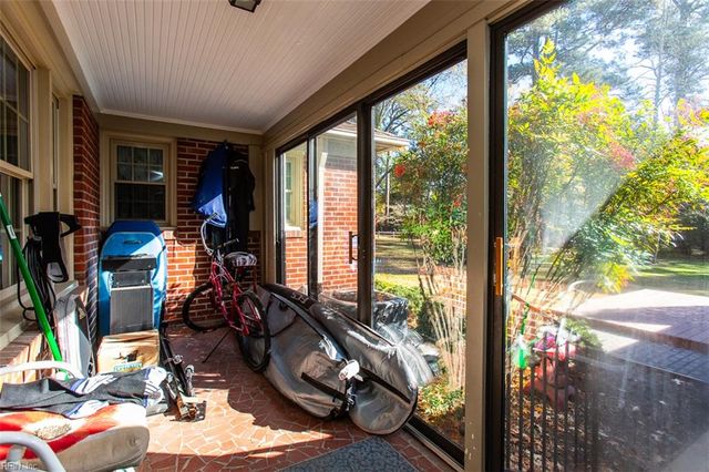 17 Walnut GRV, Newport News, VA 23606