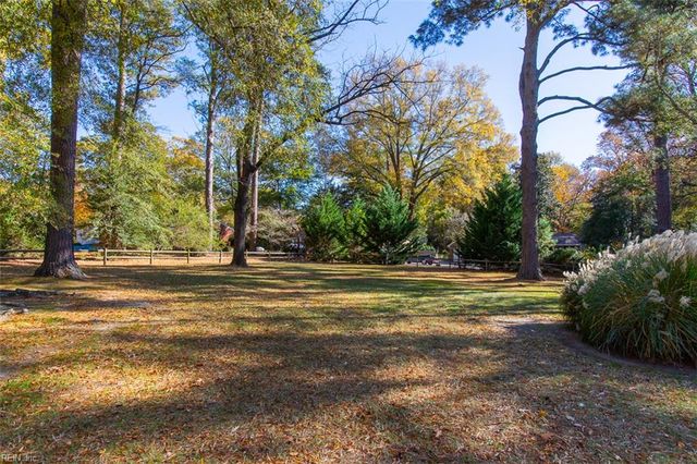 17 Walnut GRV, Newport News, VA 23606