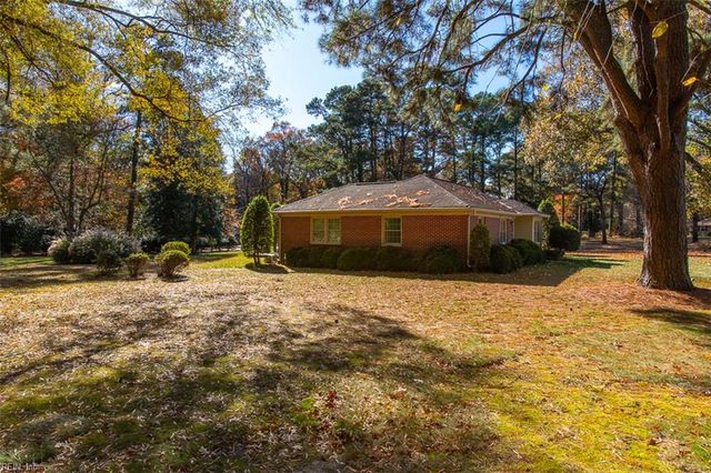 17 Walnut GRV, Newport News, VA 23606