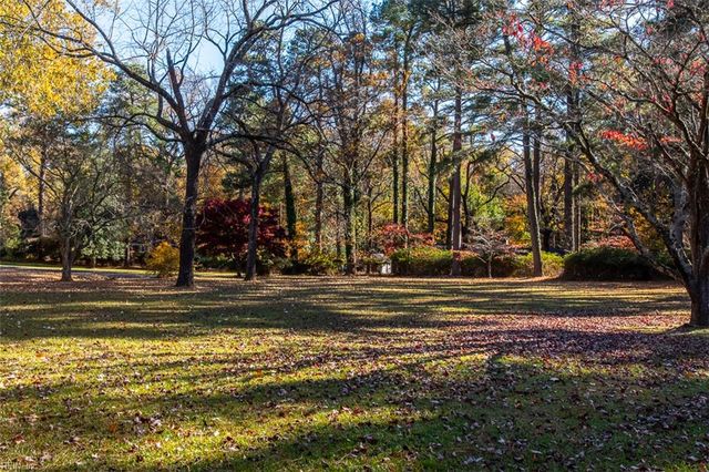 17 Walnut GRV, Newport News, VA 23606