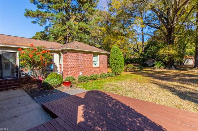 17 Walnut GRV, Newport News, VA 23606