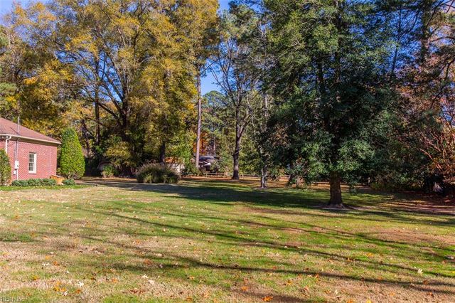 17 Walnut GRV, Newport News, VA 23606