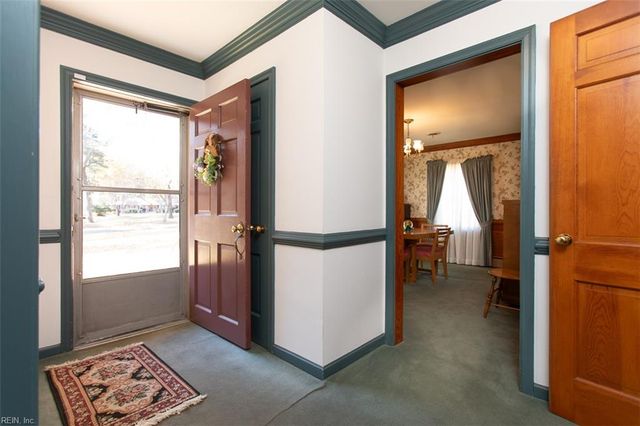 17 Walnut GRV, Newport News, VA 23606