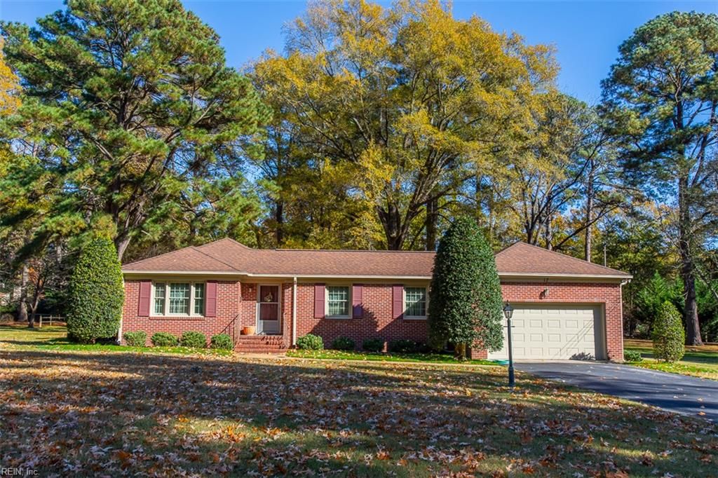 17 Walnut GRV, Newport News, VA 23606