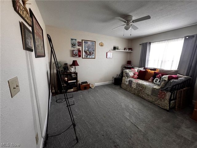 703 Oak Tree Lane, Belpre, OH 45714