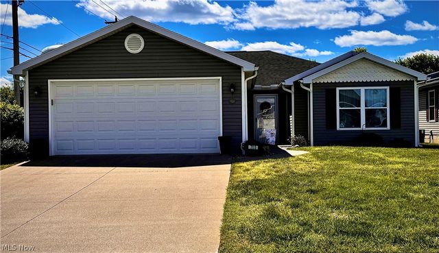 703 Oak Tree Lane, Belpre, OH 45714