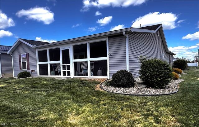703 Oak Tree Lane, Belpre, OH 45714