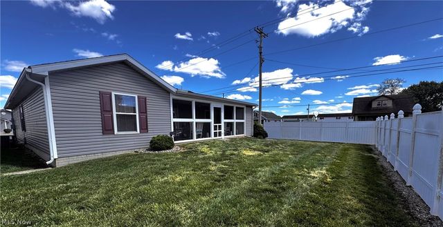 703 Oak Tree Lane, Belpre, OH 45714