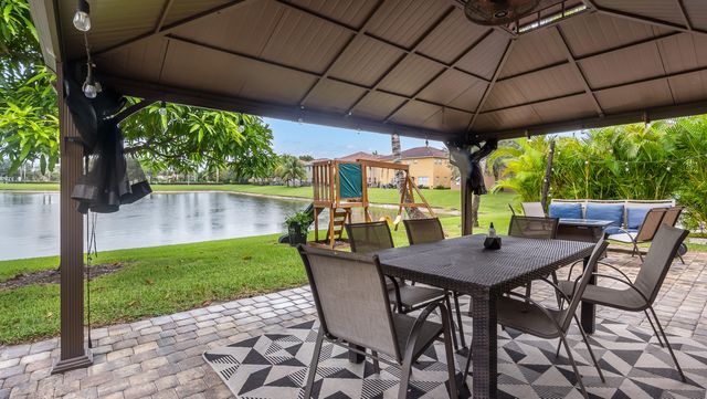 556 Cresta Circle, West Palm Beach, FL 33413