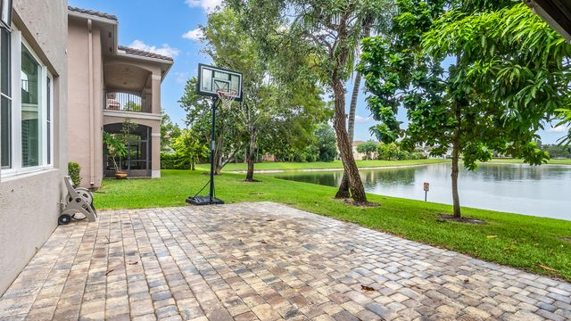 556 Cresta Circle, West Palm Beach, FL 33413