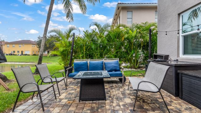 556 Cresta Circle, West Palm Beach, FL 33413