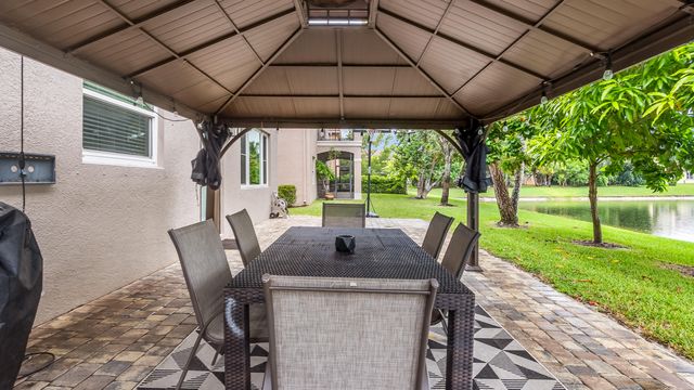 556 Cresta Circle, West Palm Beach, FL 33413