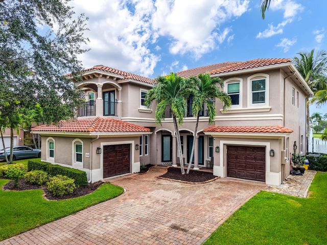 556 Cresta Circle, West Palm Beach, FL 33413