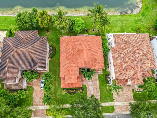 556 Cresta Circle, West Palm Beach, FL 33413